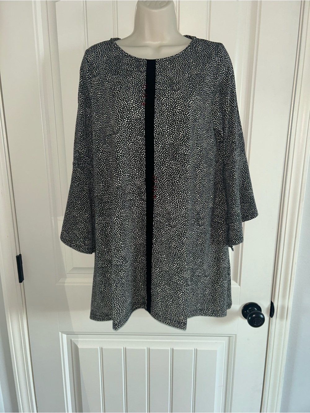 NWT Terra Bell Sleeve Black and White Printed Swing Blouse Sz M